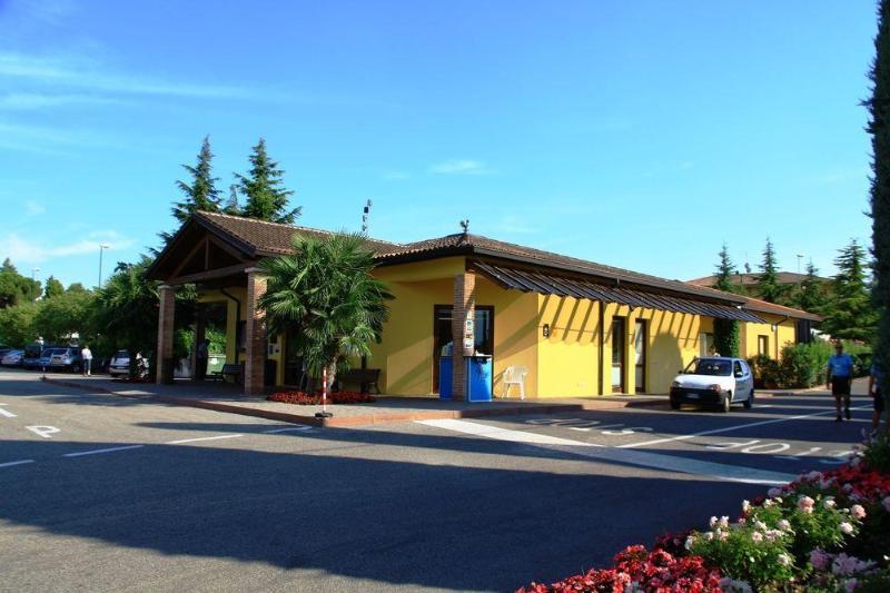 Hotel Bella Italia Peschiera del Garda Exterior photo
